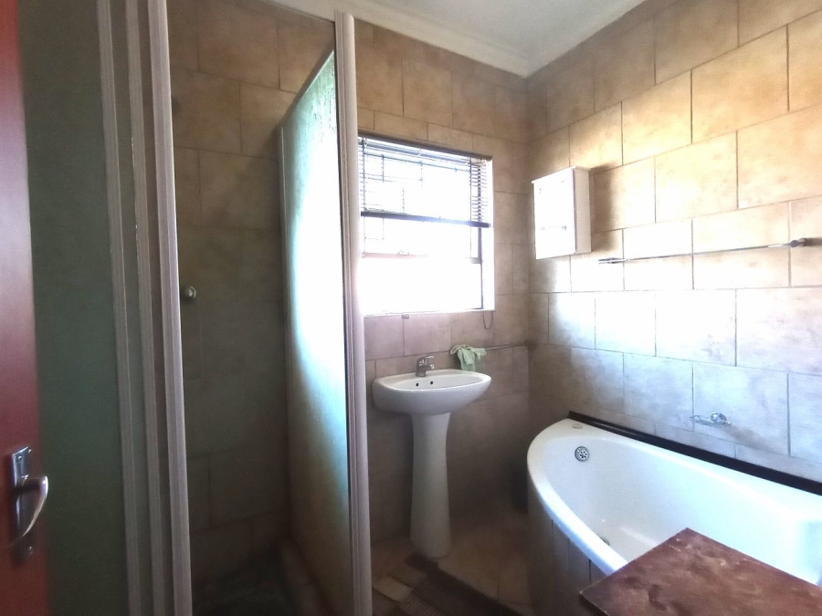 6 Bedroom Property for Sale in Vredefort Free State